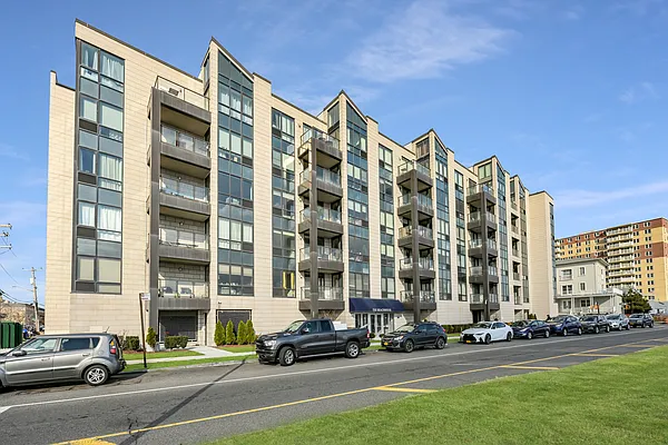 Sold by REMAX Elite | media 15