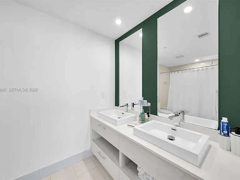 45 SW 9th St #3909 — Photo 15