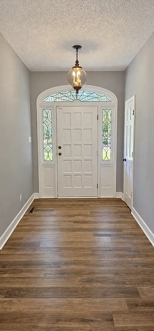 Southern Charm, Spacious Living & Beautiful Southern Oak And Pine Trees All Awaiting You At Your ... — Photo 4