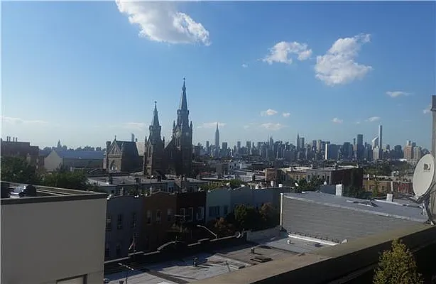 Rented by Avenue Sotheby's International Realty | media 41