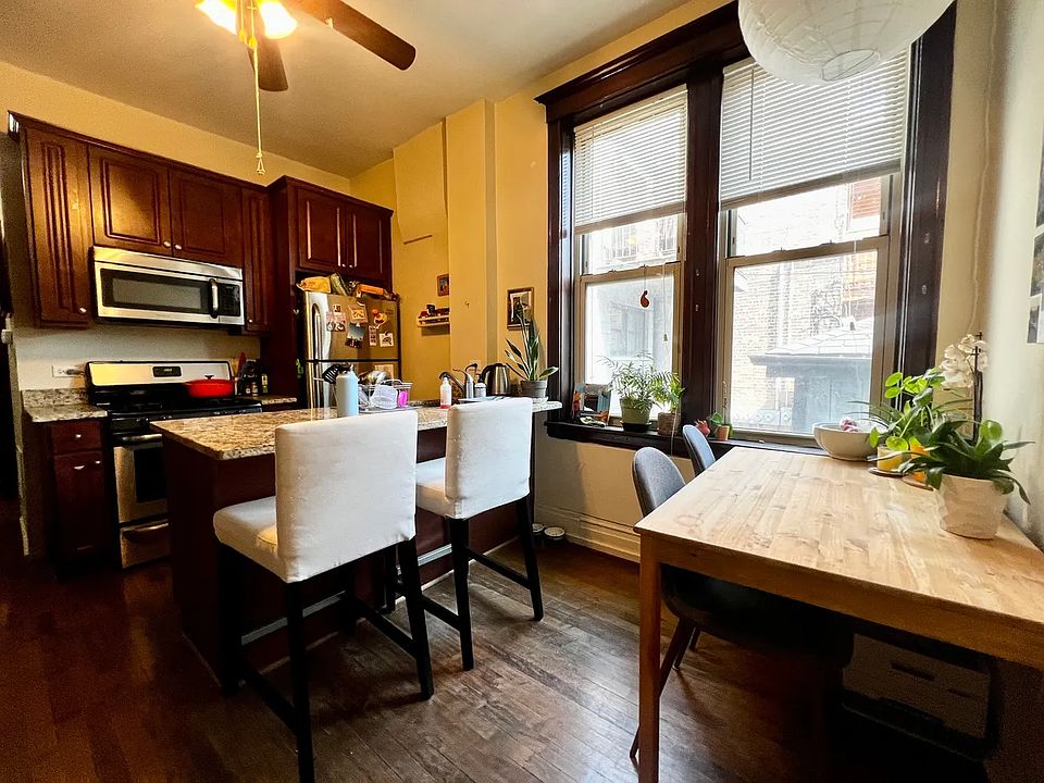1st image of 843 N Hoyne Ave APT 1R