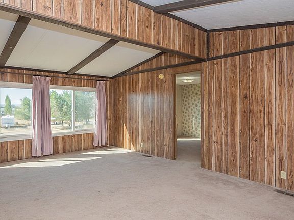 4th image of 658 Barlow Cir