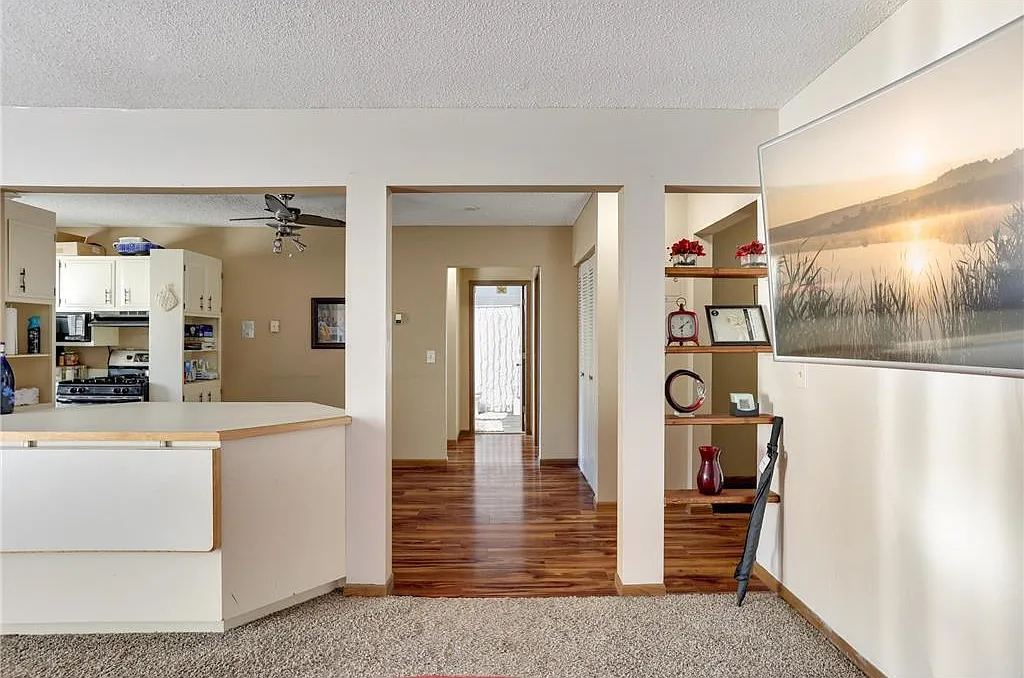10840 Rockford Rd — Photo 4