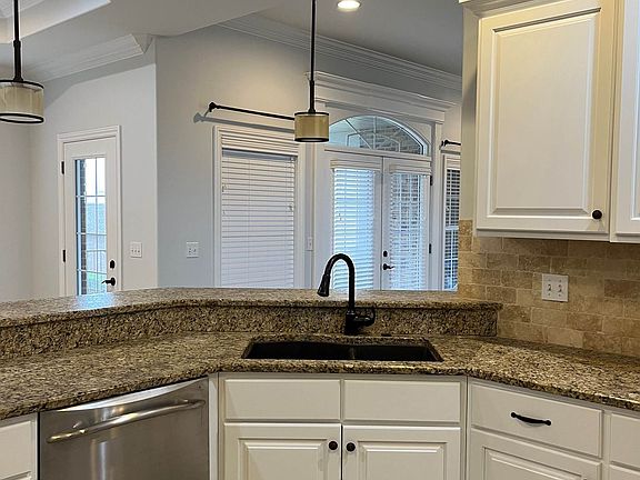4th image of 5120 Bombay Cir
