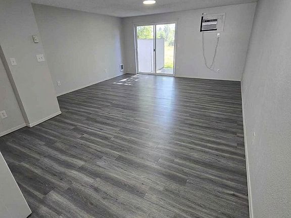 2nd image of 827 Northview Cir