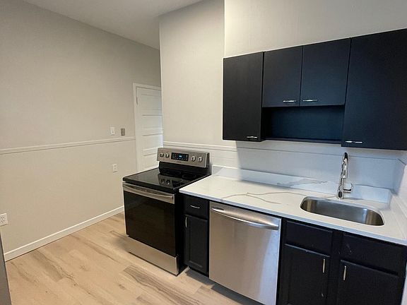 3rd image of 1126 Graham St #3S