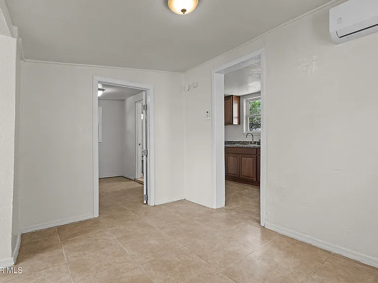 209 N Seville Dr #B — Photo 10