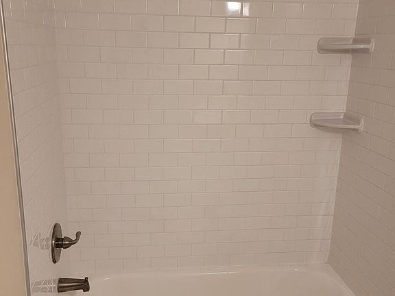 4th image of 1829 Addison Rd S