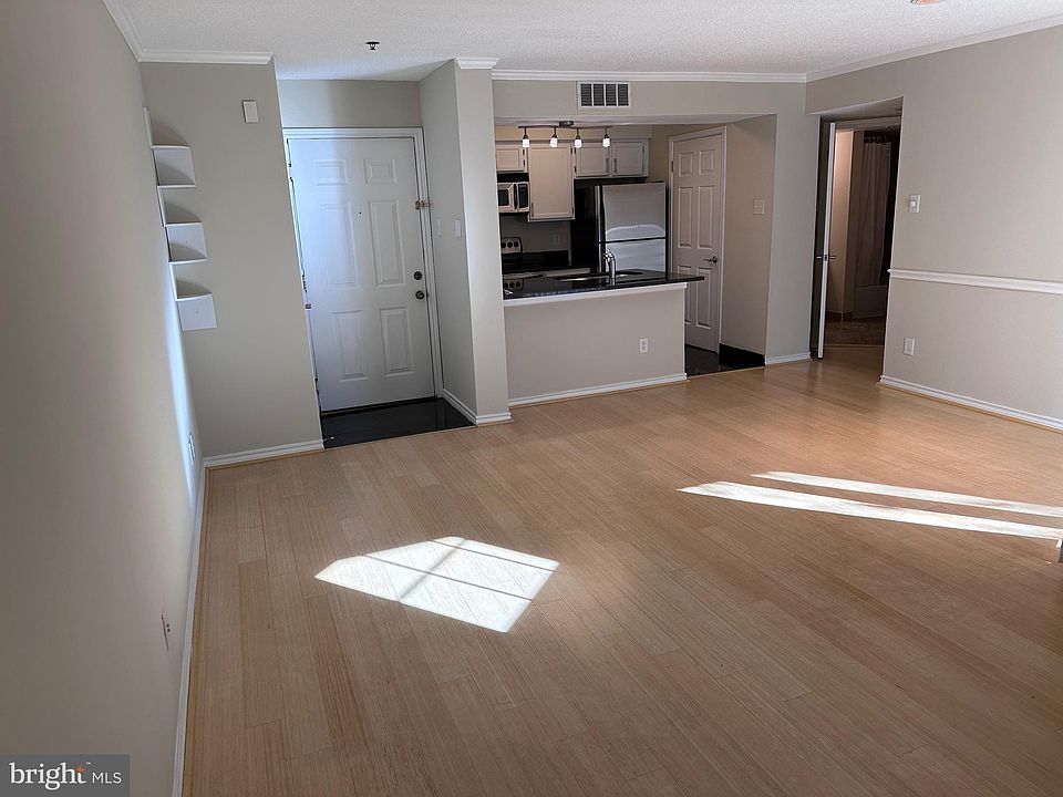 1st image of 1504 Lincoln Way APT 220