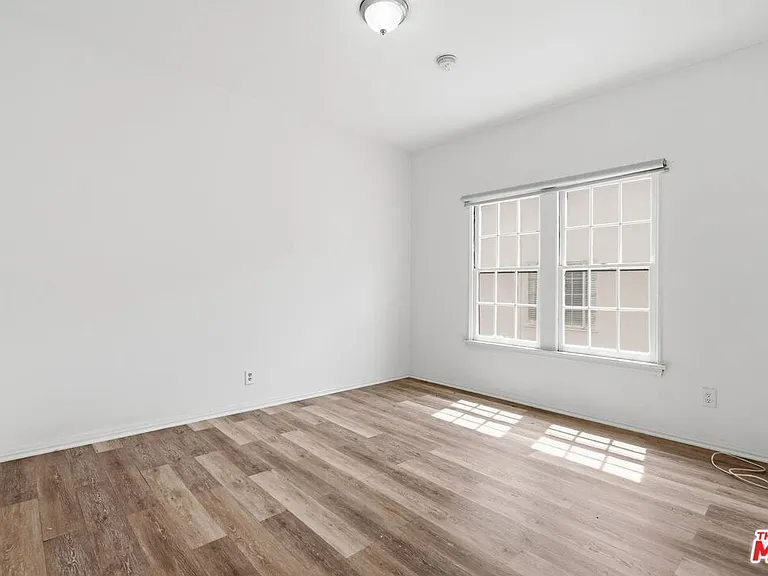 140 S Camden Dr #202 — Photo 14