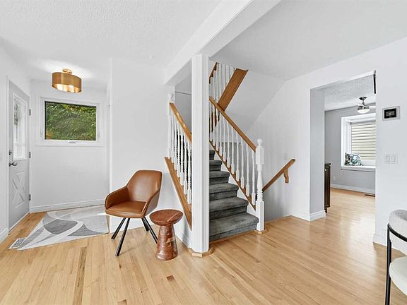 2nd image of 224 E Erin Dale Pl SE