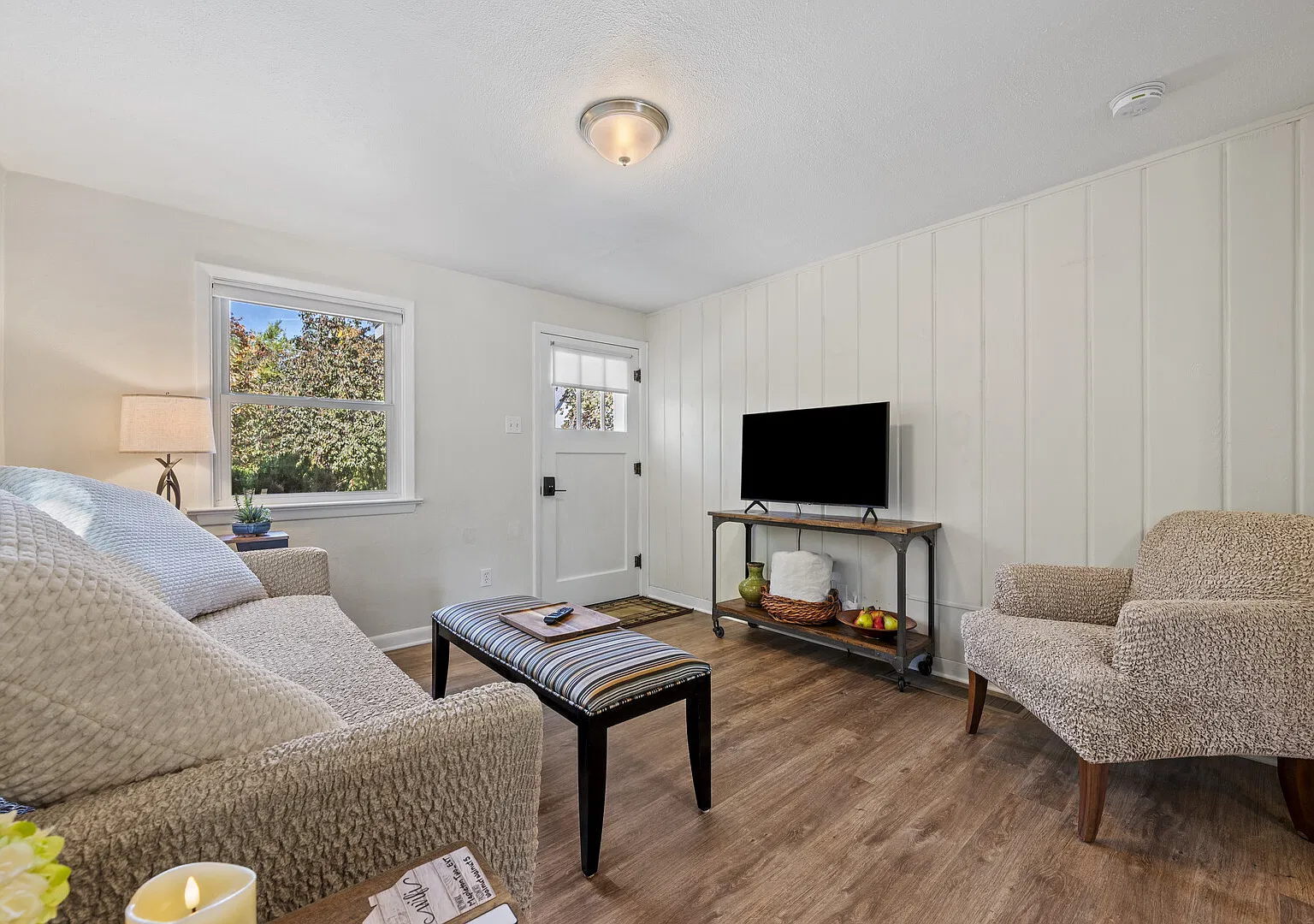Best Location, Walkable to Everything, Private Yard, Free Parking — Photo 3