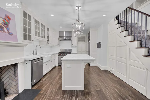 Rented by Sotheby's International Realty | media 12