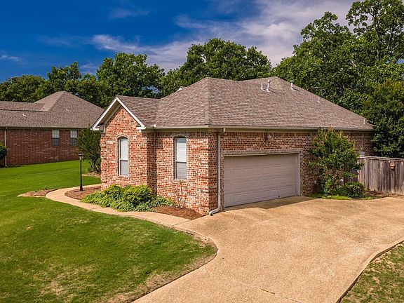 3rd image of 355 Wedgewood Point