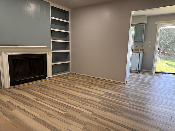 2nd image of 4 Dunraven Ct