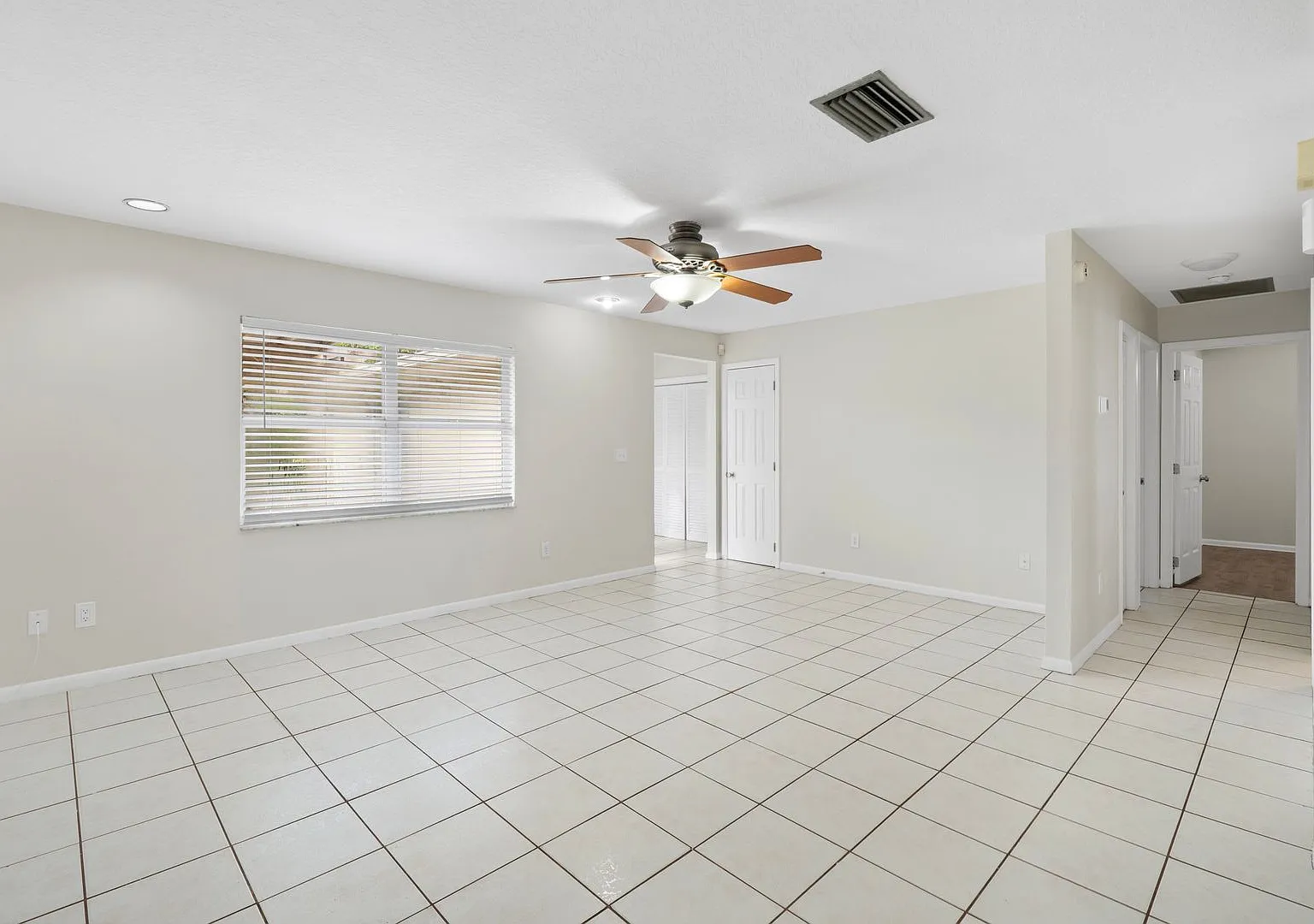 Available Now: 4 Bed 3 Bath Oversized Lot With 1,500 Sf Workshop In Winter Garden — Photo 4