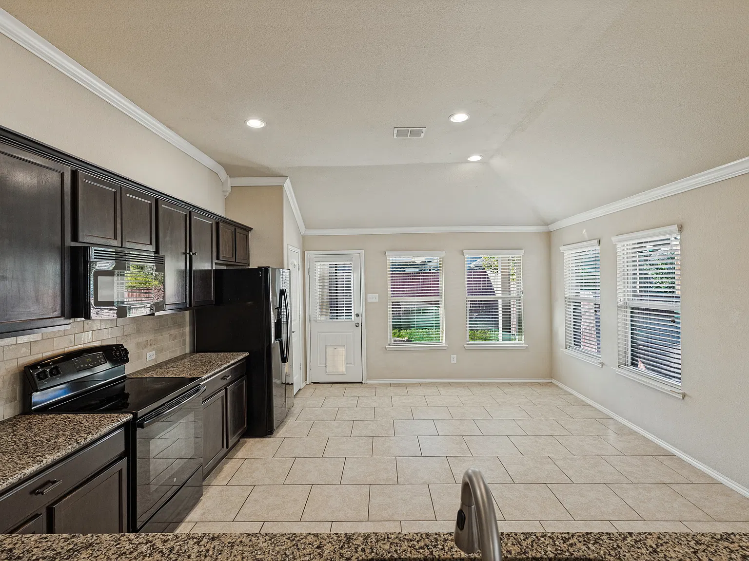3 bed, 1706 sqft, $2,500 — Photo 4