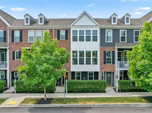 205 Foundation Dr, Cranberry Township, PA 16066