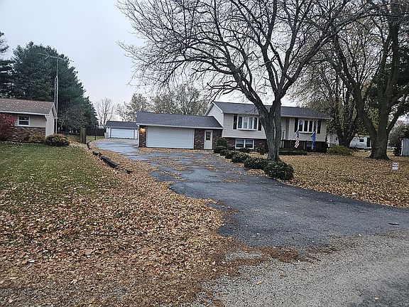 3rd image of 206 McMurtry Dr