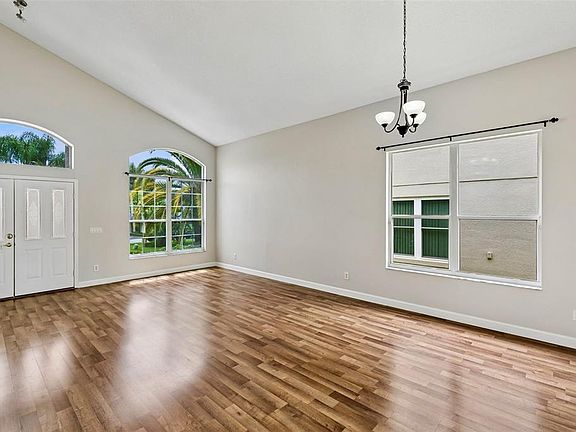 3rd image of 832 Magnolia Creek Cir