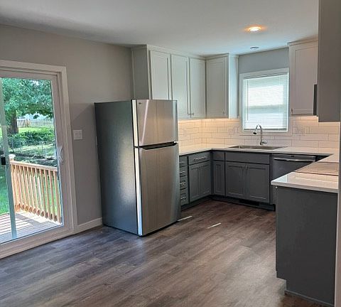 3rd image of 8508 Linda Ln