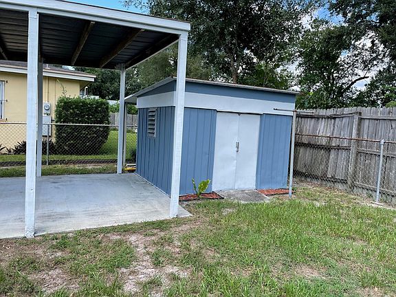 5th image of 825 W Country Club Dr