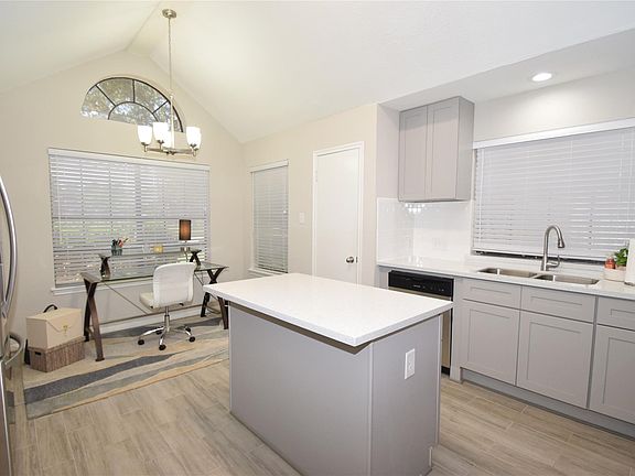 5th image of 22922 Glenover Dr