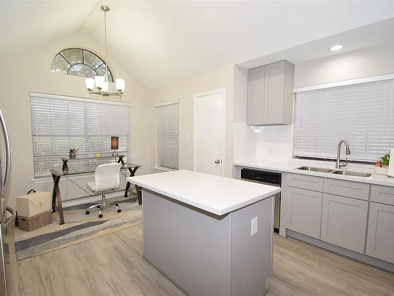 22922 Glenover Dr — Photo 5