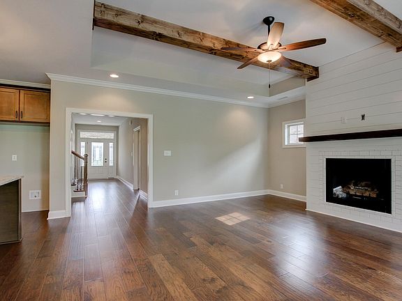 4th image of 150 Summergrove Ln