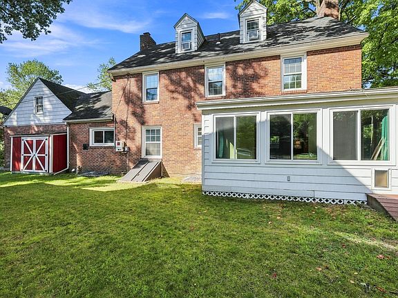 2nd image of 17 Longmeadow St