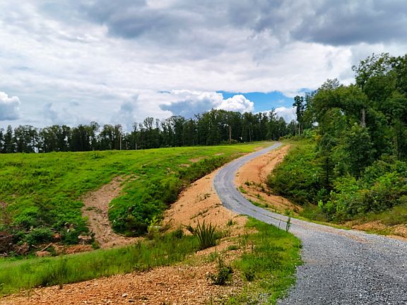 3rd image of 1 Bell Hollow Rd