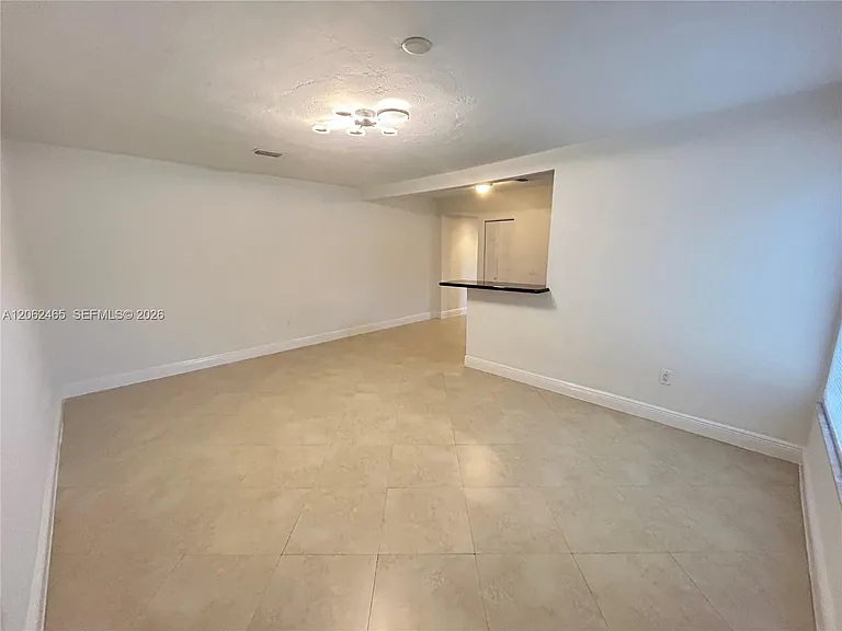 2880 Pine Tree Dr #10 — Photo 5