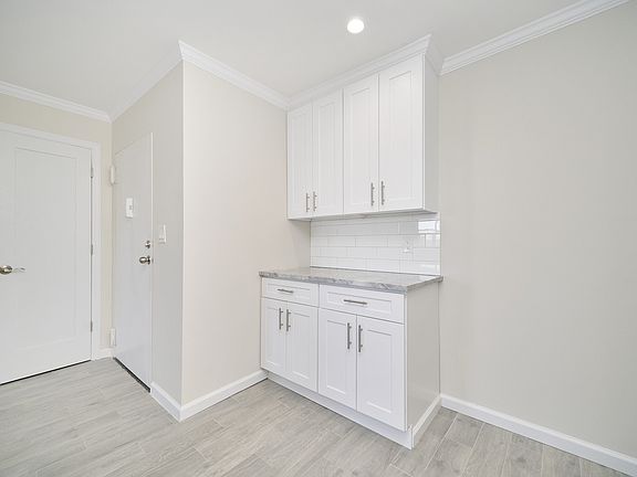 5th image of 153-15A Sapphire St #E