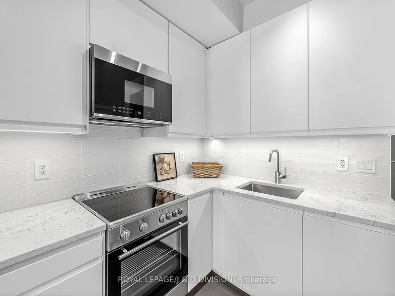 170 Fort York Blvd #1008 — Photo 10