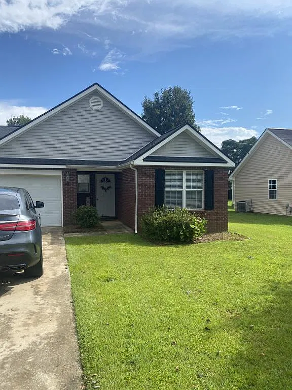 107 Sark Dr — Photo 3
