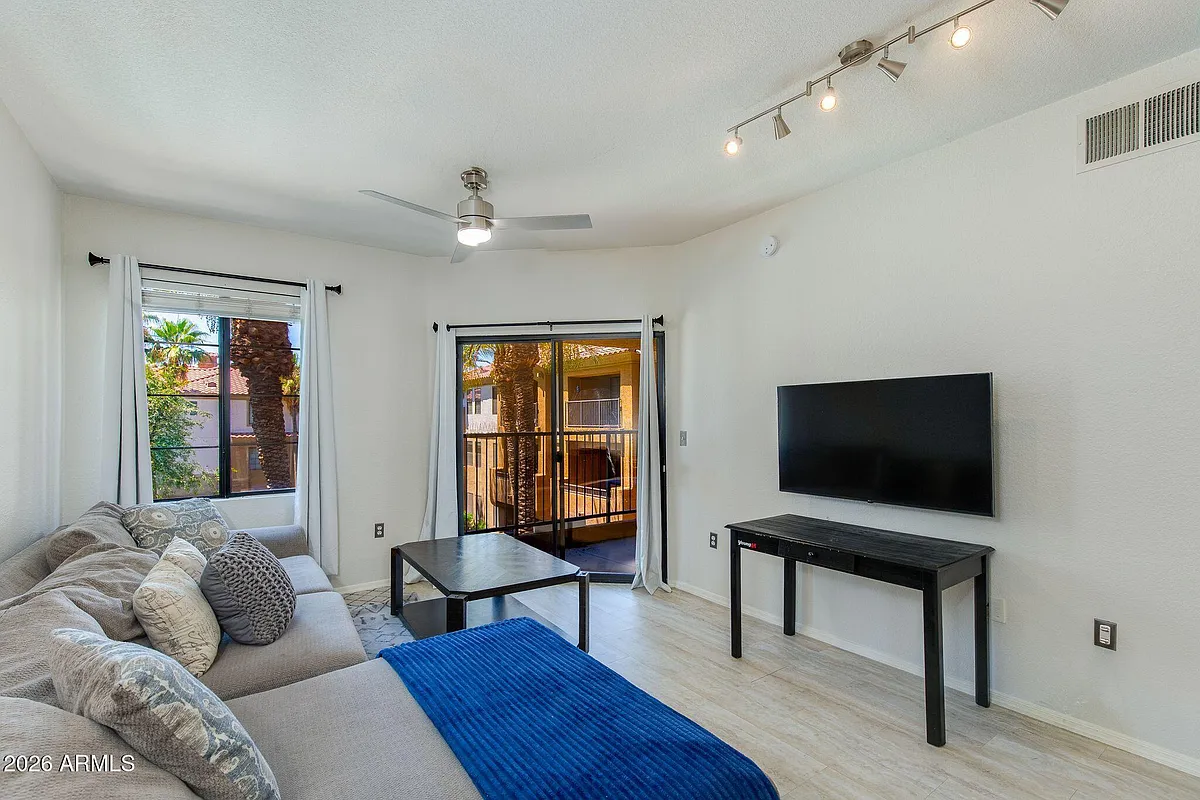 Building Photo - 5302 E Van Buren St #3026