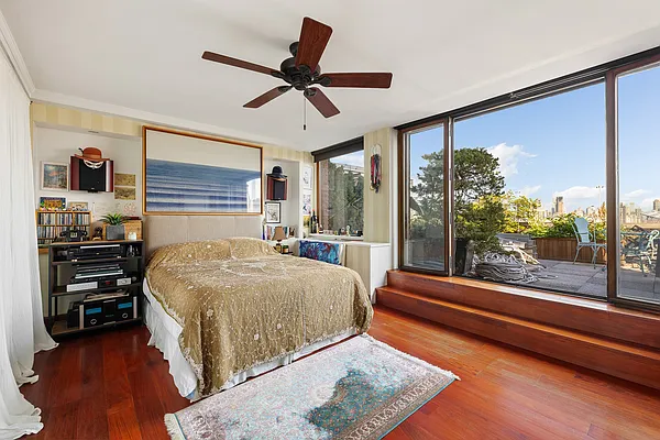 Bedroom, photo 1