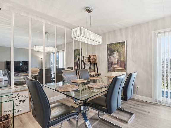 5th image of 6443 Clarendon Hills Rd APT 402