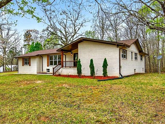 3rd image of 672 Cooley Woods Rd