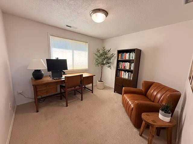 301 SW Howard Dr — Photo 11