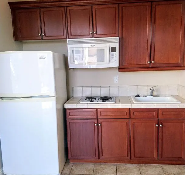 1365 Gordon Ln — Photo 4