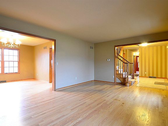 5th image of 3N800 Meadowridge Cir