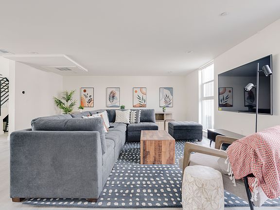 2nd image of 1446-1448 W 37th St #1448RM1