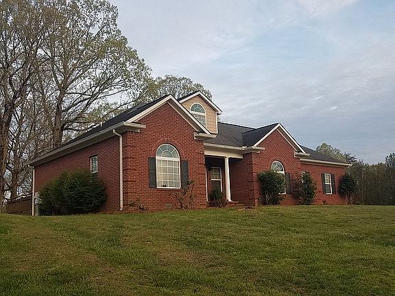 2nd image of 700 The Oaks Dr