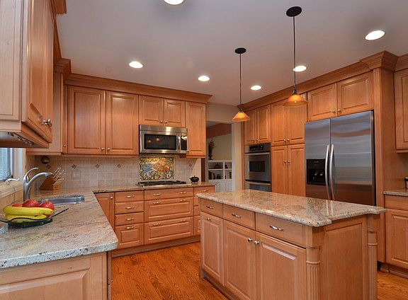 3rd image of 941 Williamsburg St