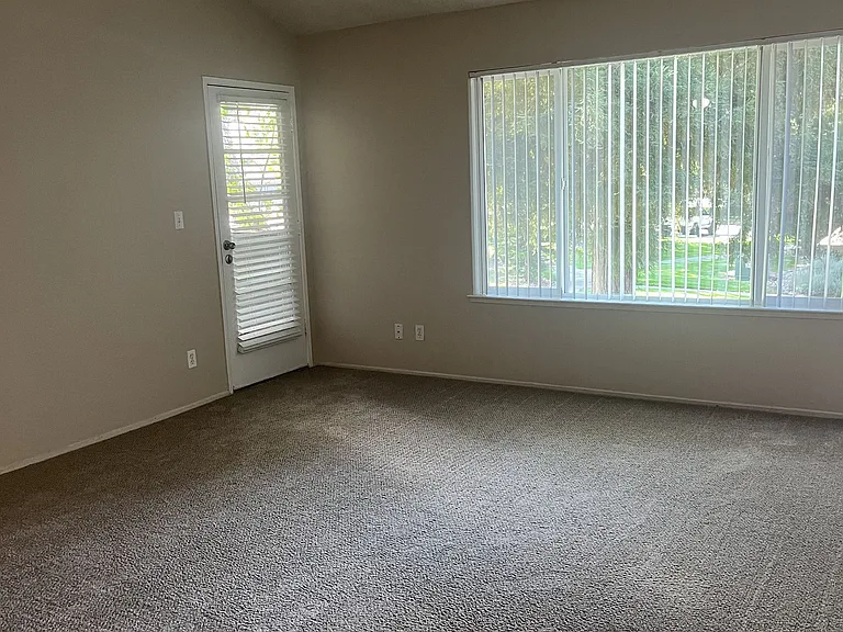 Glenbrook Apartments — Photo 21