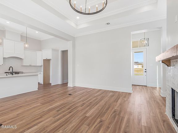5th image of 303 Queenstown Ave
