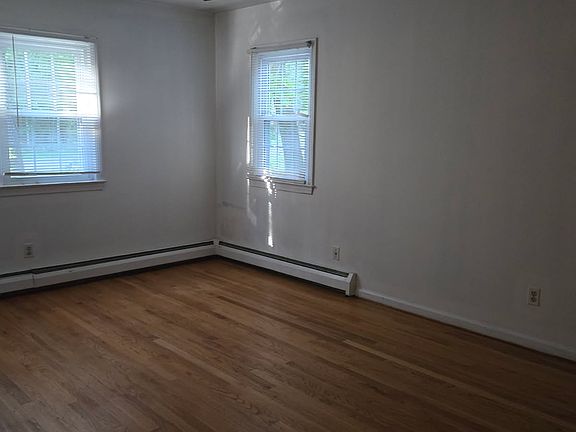 4th image of 6 Redcoat Ln