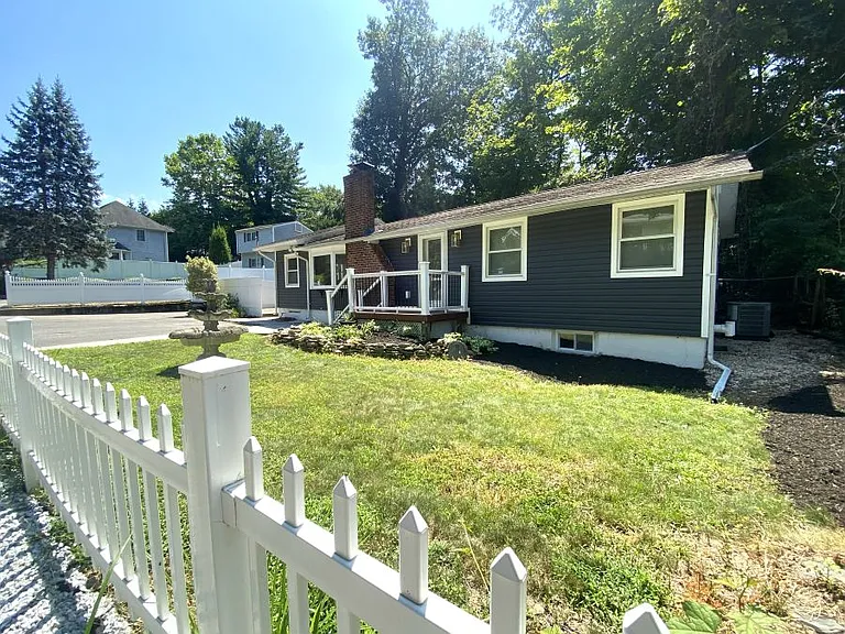 25 Cedar Valley Ln — Photo 3