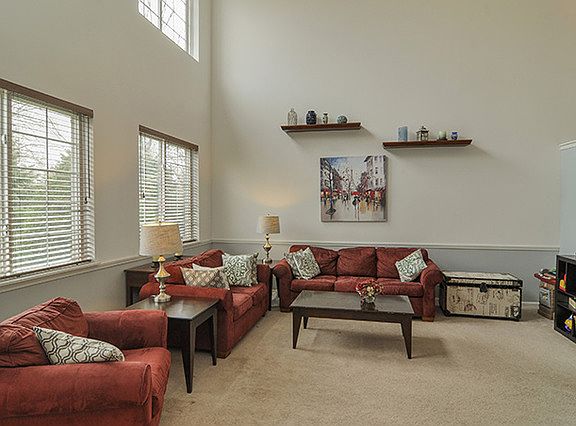 3rd image of 372 Evergreen Cir